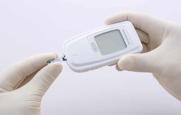 2.センサーを挿入する。